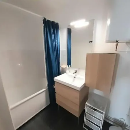 Appartement T2 Avec Loggia, Parking Prive Et Vue Mer A 50M De La Plage - St Hilaire De Riez - Fr-1-324A-20 *